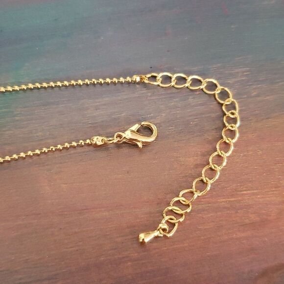 NWT Gorgeous Asymmetrical Heart Shaped Sparkly Pendant Necklace - Picture 8 of 8